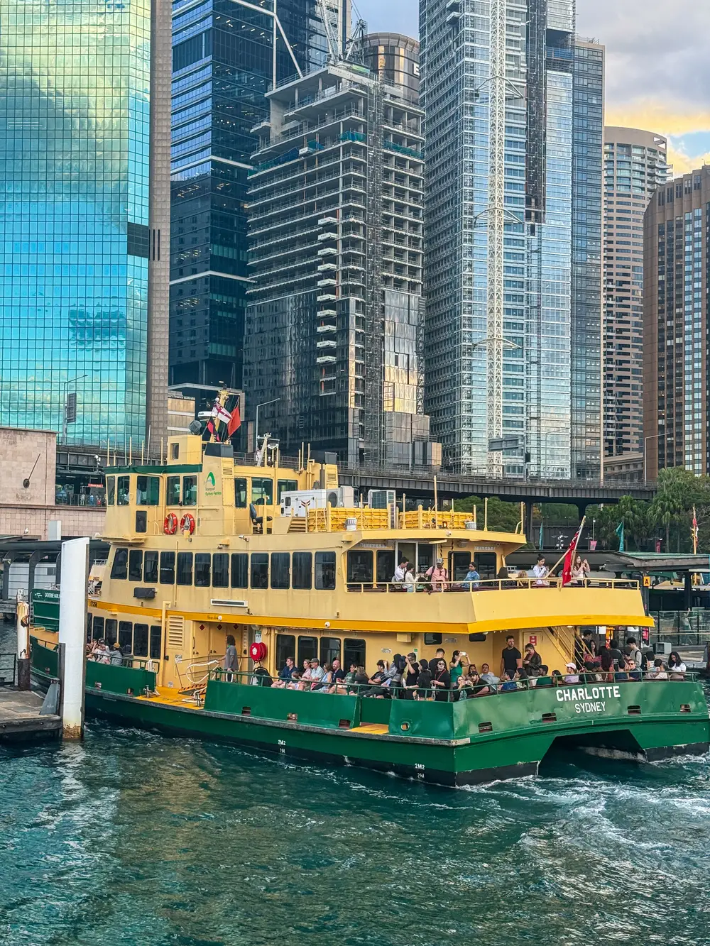 Ferry y trayecto cotidiano en Australia